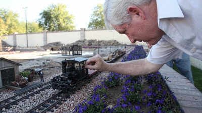 An Arizona homebuilder spent years and hundreds of thousands of dollars turning his backyard into one of America’s largest private garden railways, with nearly 4,000 feet of track and hundreds of train cars