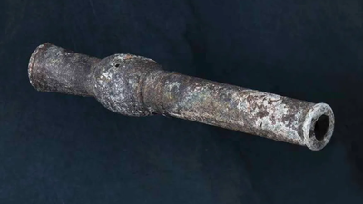 Soldiers looking for land mines in South Korea have found the country's oldest gun, a 600-year-old inscribed bronze tube used to fire gunpowder-propelled arrows