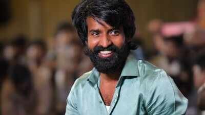 'Mandaadi' actor Soori loses his cool on stage as hosts make SARCASTIC remark; video goes viral