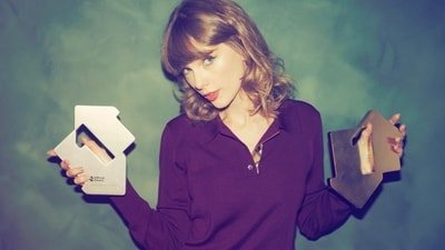 Taylor Swift's new hair cut left fans guessing as to the reason behind the style change. (Instagram/officialcharts)