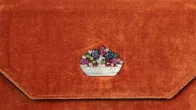 The colourful design was found to be made from precious materials typical of Art Deco jewellery. (Photo: PBS) In 2018 or 2019, a thrift-store shopper paid just $1.50 for a purse because he thought it looked pretty; in a 2026 Antiques Roadshow episode, experts identified it as Cartier Art Deco and valued it at $35,000, with insurance above $100,000