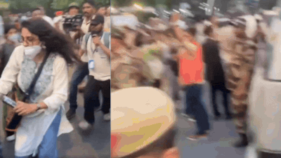 Protestor at Jantar Mantar takes bus key and flees; cops push bus after it gets stranded