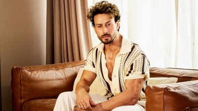 Tiger Shroff escapes unhurt after three shots are heard outside Juhu venue; driver hospitalised, Mumbai Crime Branch launches probe Tiger Shroff escapes unhurt after three unidentified men allegedly open fire outside Juhu football venue; driver hospitalised, Lawrence Bishnoi gang claims responsibility