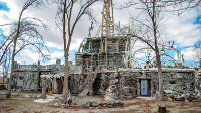Van Zant used whatever materials he could find, fitting discarded objects into walls, windows and decorative features. Old bottles became part of the walls, creating colourful patterns when sunlight passed through them. (Image Credit: Sally Hanrahan via Travel Nevada) In 1969, a Nevada man began turning roadside junk, bottles, hubcaps and car parts into a desert home; decades later, the five-acre Thunder Mountain Monument is a free roadside attraction